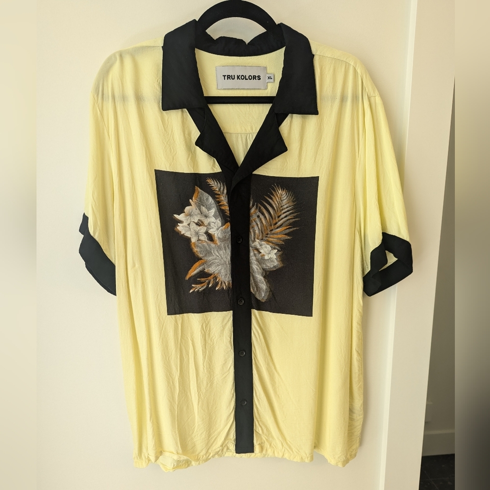Tru Kolors Camp Collar Button Down Shirt Sleeve Shirt (Cream) - Size XL
